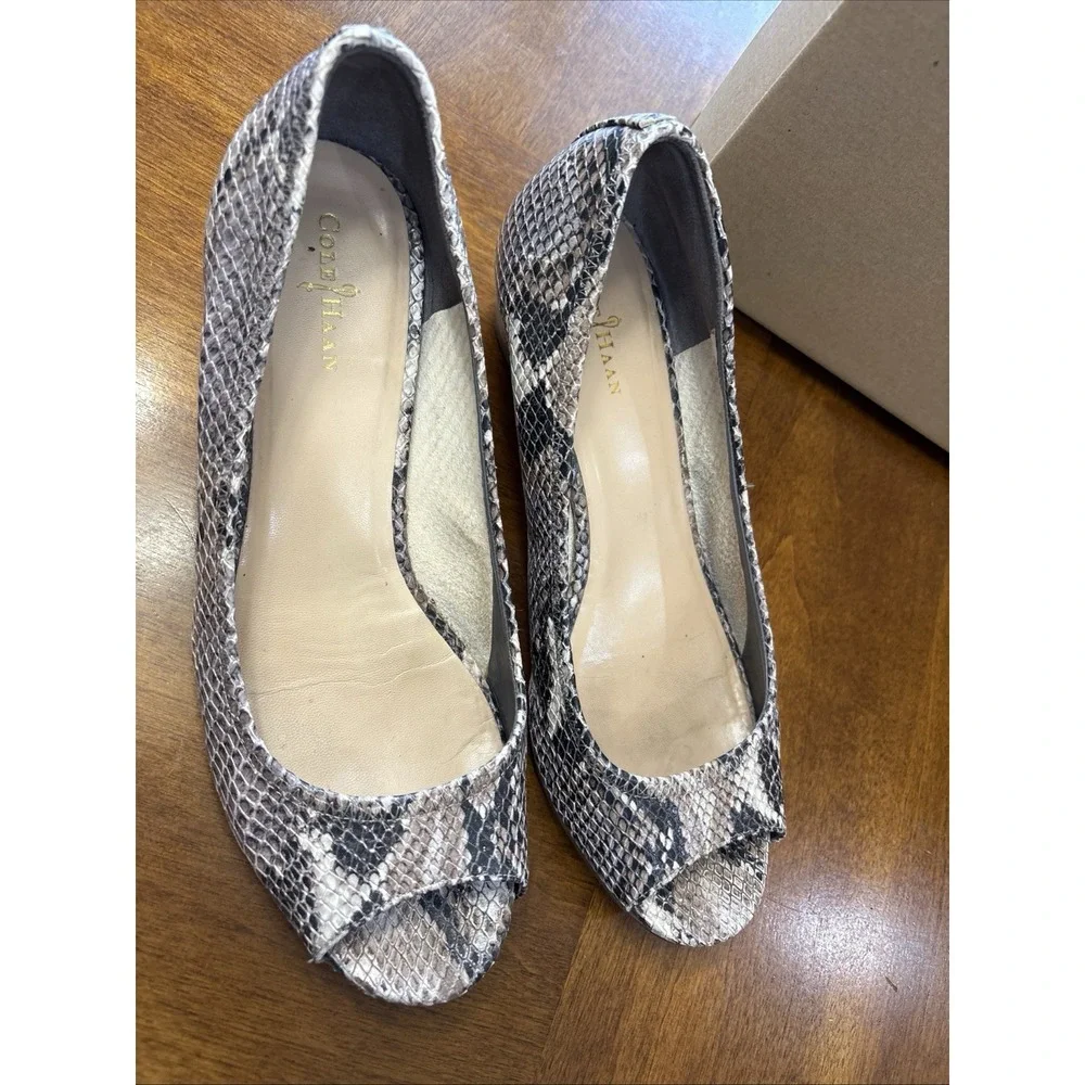 Cole Haan  Air Tallow Wedge 7.5 Ironstone Snake print Preowned W/ Box‎